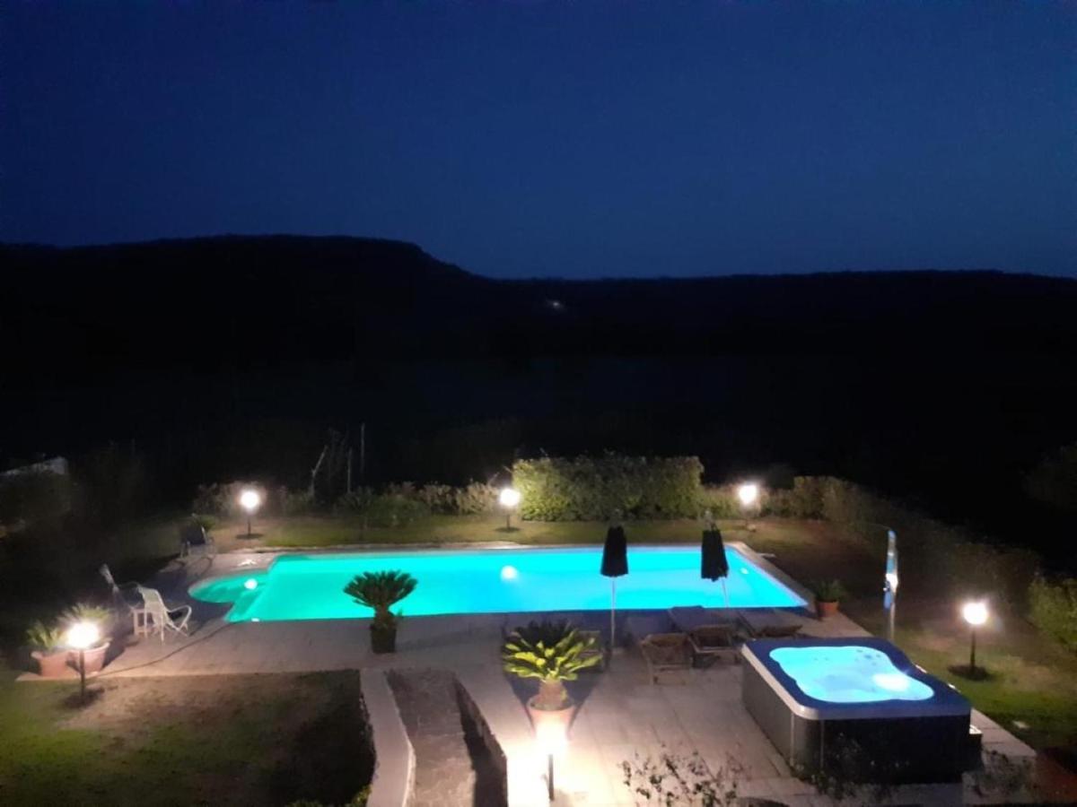 Villa In Campagna Con Piscina Privata Uri Buitenkant foto