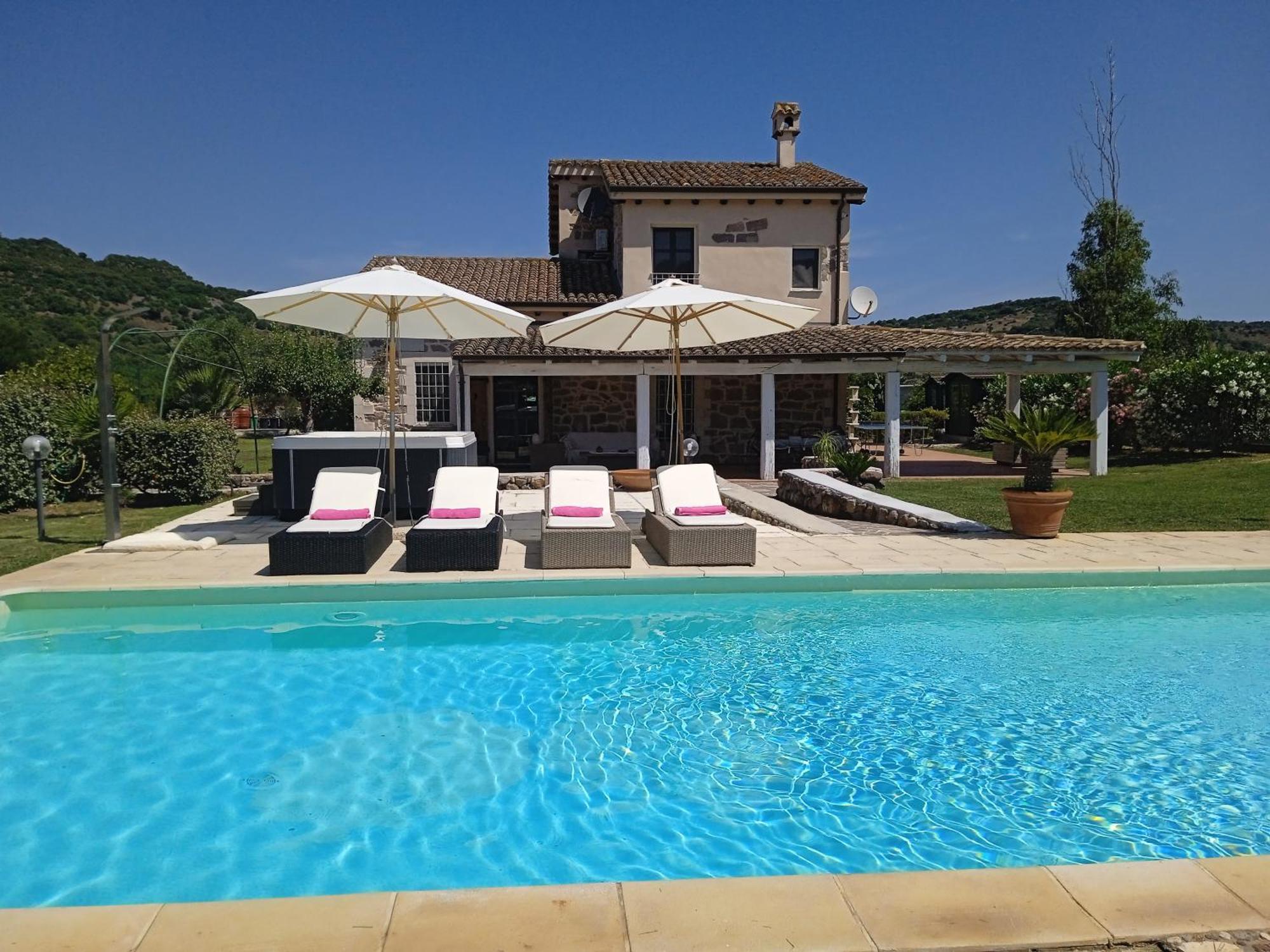 Villa In Campagna Con Piscina Privata Uri Buitenkant foto