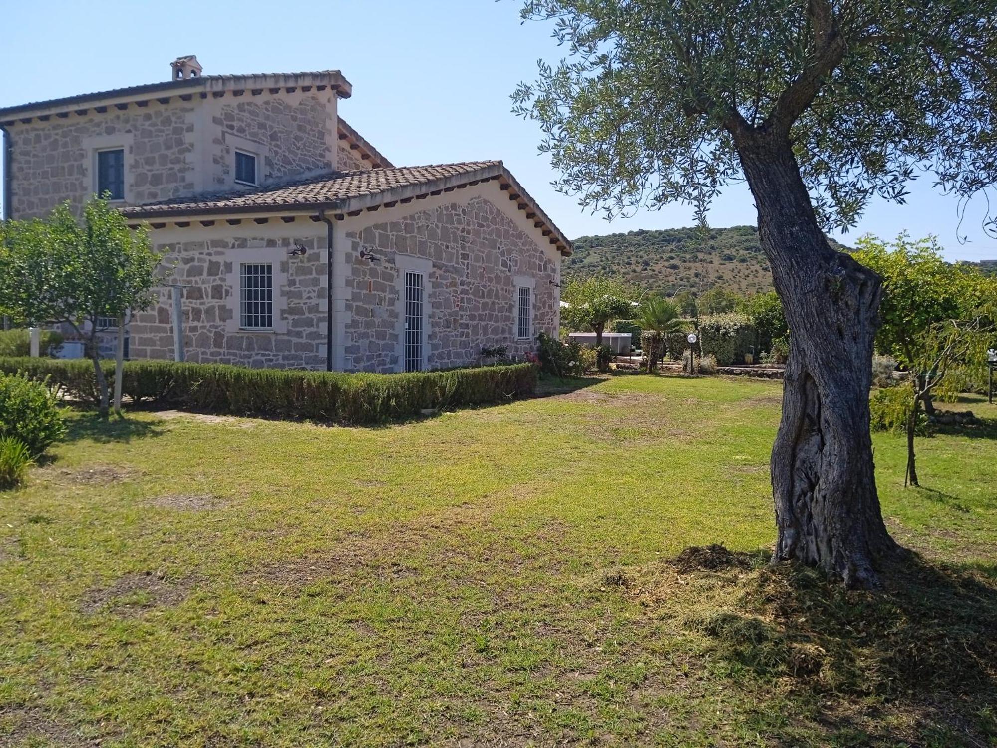 Villa In Campagna Con Piscina Privata Uri Buitenkant foto