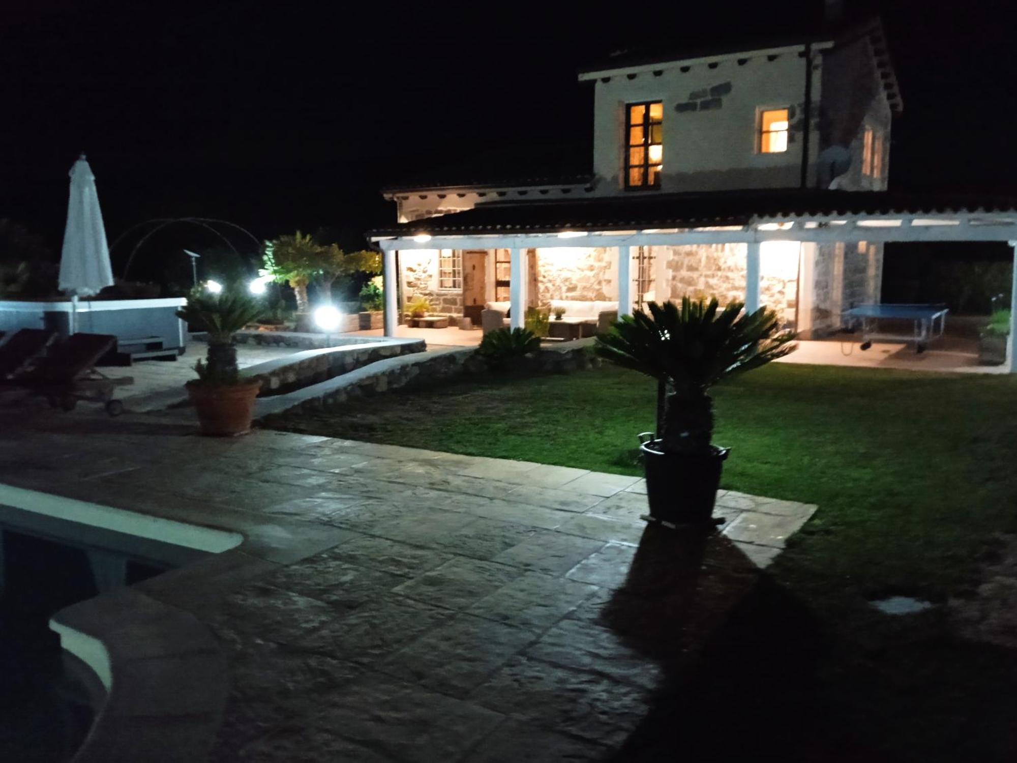 Villa In Campagna Con Piscina Privata Uri Buitenkant foto