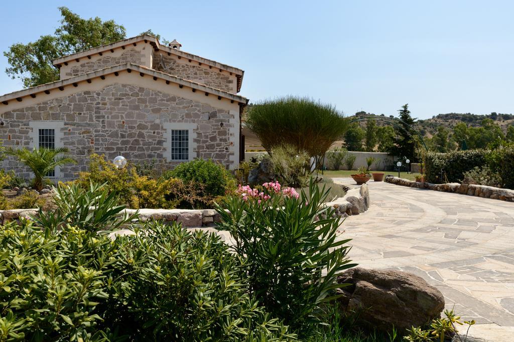 Villa In Campagna Con Piscina Privata Uri Buitenkant foto